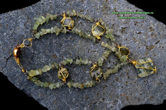 green_garnet_choker_1.jpg