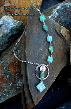 green_quartz_and_bc_jade_necklace_2.jpg